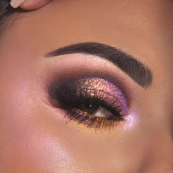 Cosmic Brushes "Muse" eyeshadow palette - Picture 3 of 12